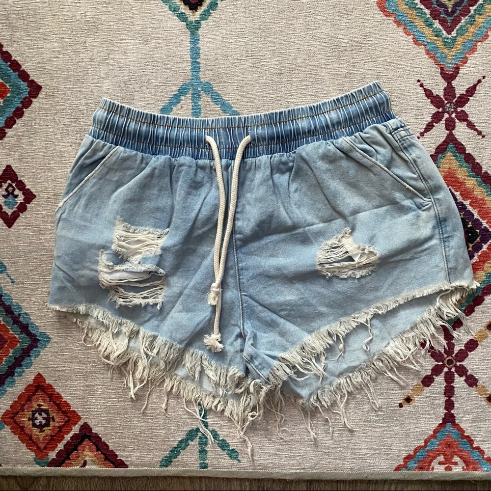Distressed raw hem shorts